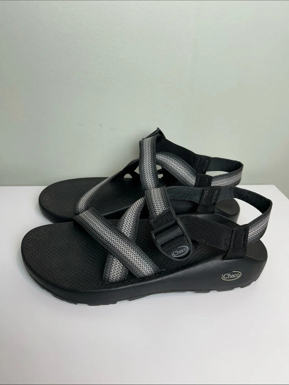 Chaco Z/Cloud 2 Sandals Mens 11 Black Gray Adjustable Strappy Hiking Outdoor
